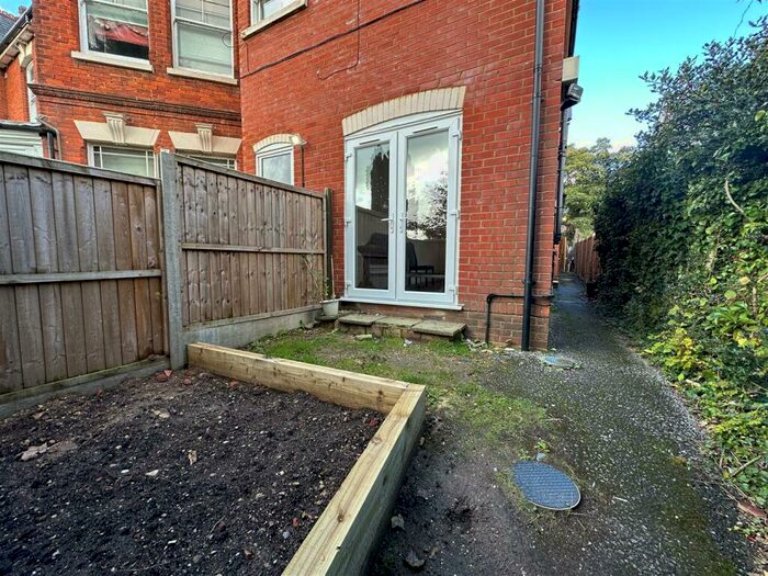 Studio To Rent In Manor Road, Aldershot, GU11