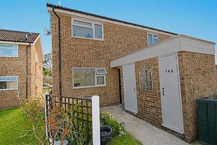 2 Bedroom Flat For Sale In Sutton Avenue, Woking, GU21
