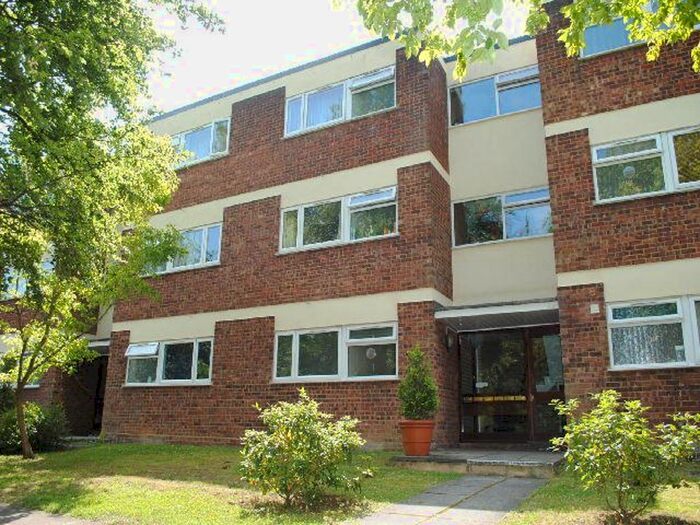 1 Bedroom Flat To Rent In Devon Court, Old London Road, St Albans, AL1