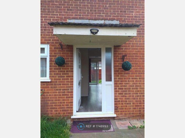 2 Bedroom End Of Terrace House To Rent In Crown Meadow, Colnbrook, Slough, SL3