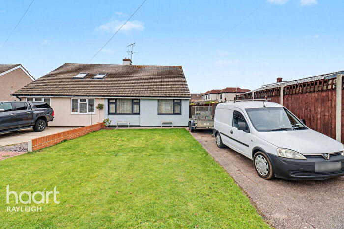 3 Bedroom Semi-Detached Bungalow For Sale In Torquay Close, Rayleigh, SS6