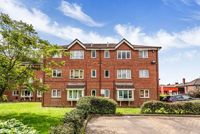 Studio To Rent In Hall Lane, Chingford, E4