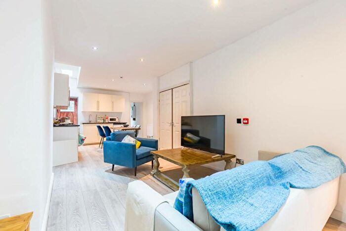 3 Bedroom Semi-Detached House To Rent In Cromwell Road, Colney Hatch, London, N10