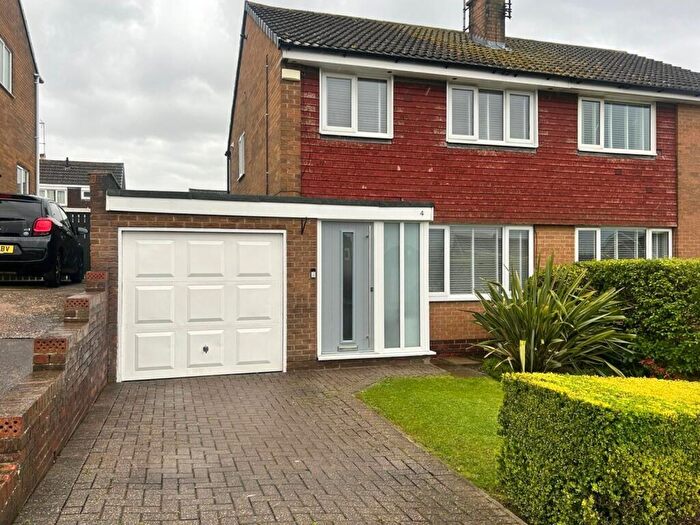 3 Bedroom Semi Detached House For Sale In Eagle View, Aston, Sheffield, S26
