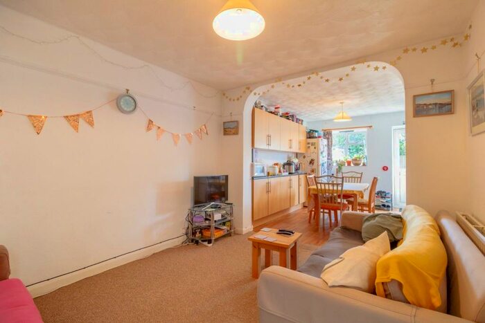 4 Bedroom Semi-Detached House To Rent In Dodgson Road, Oxford, OX4