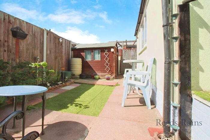 2 Bedroom Bungalow For Sale In Woodside Avenue, Kinmel Bay, Conwy, LL18