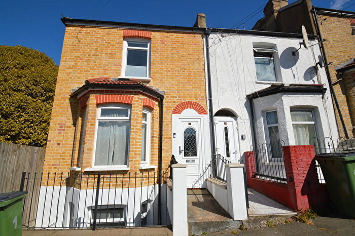 3 Bedroom End Of Terrace House For Sale In Sladedale Road, London, SE18