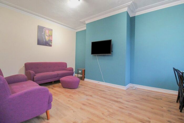 5 Bedroom Terraced House To Rent In Talbot Terrace, Burley, LS4