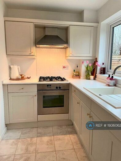 1 Bedroom Terraced House To Rent In Kingston Avenue, Leatherhead, KT22