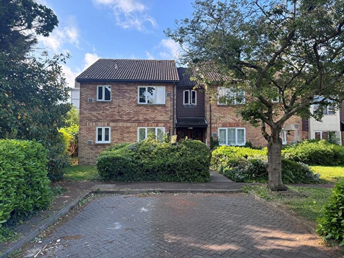 Studio To Rent In Brendon Close, Harlington, Hayes, UB3