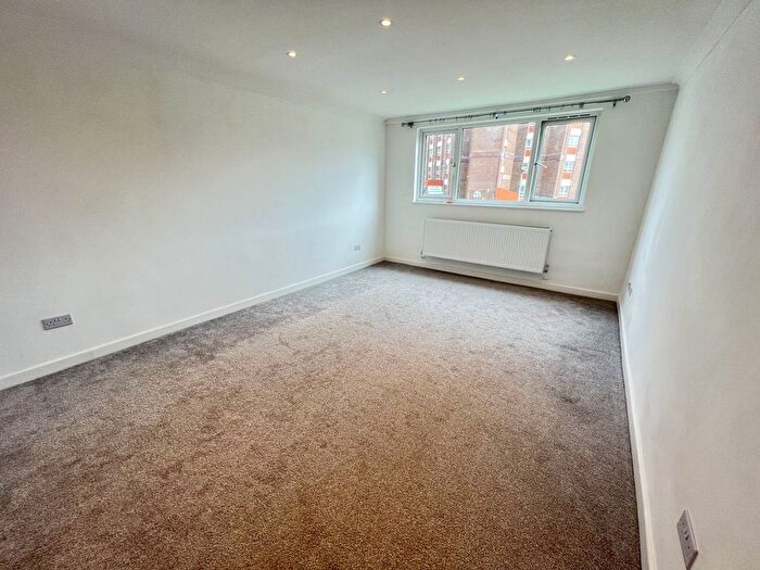2 Bedroom Flat To Rent In Byron Way, Northolt, UB5