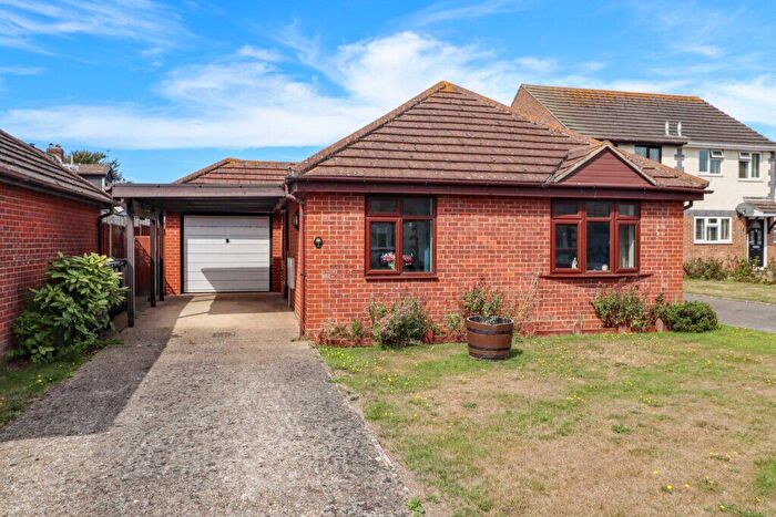 2 Bedroom Detached Bungalow For Sale In Kingfisher Close, Hayling Island, PO11