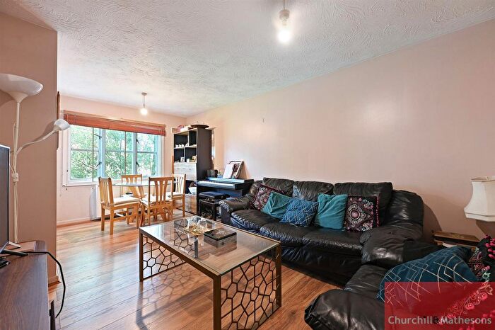 2 Bedroom Flat For Sale In Curtis Drive, London, W3