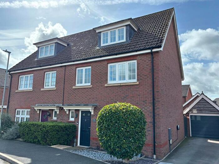 4 Bedroom Semi Detached House For Sale In Corn Croft Lane, Devizes, SN10