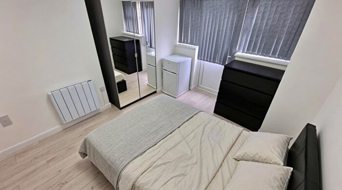 Studio To Rent In Kingston Road, Luton, LU2