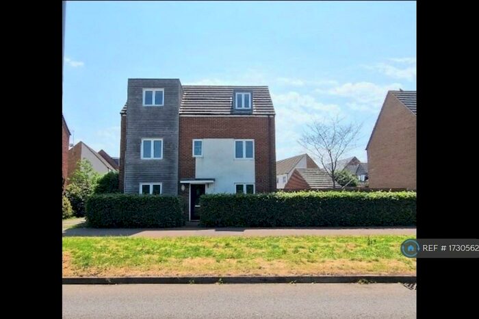4 Bedroom Detached House To Rent In Newport Road, Milton Keynes, MK10