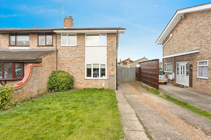 3 Bedroom Semi-Detached House For Sale In Brownsfield Road, Yardley Gobion, Towcester, NN12