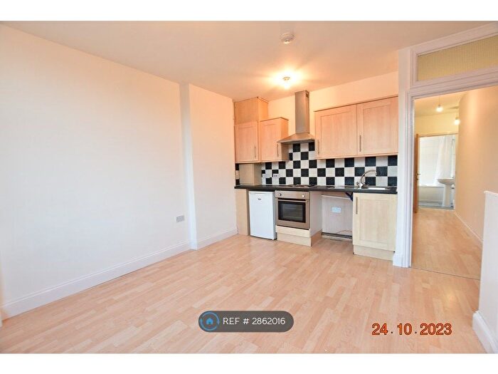 1 Bedroom Flat To Rent In T L House, Luton, LU1