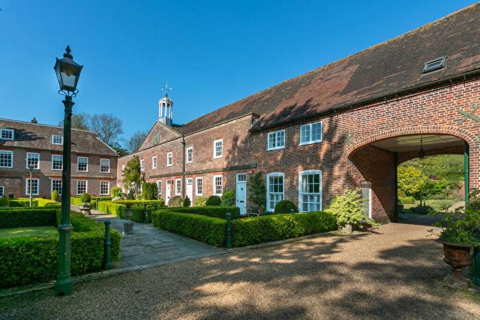 2 Bedroom Cottage For Sale In Acrise Mews, Acrise, CT18