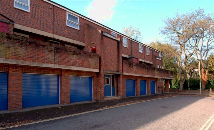2 Bedroom Flat To Rent In Whitworth Place, Canal Street, OX2