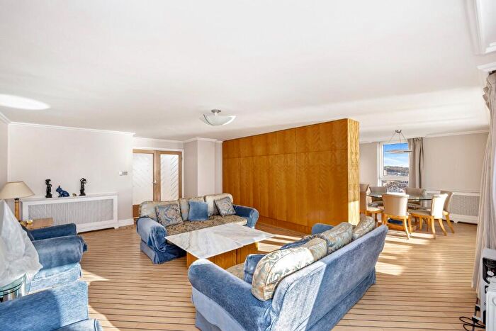 2 Bedroom Penthouse To Rent In Chartwell Court, Russell Square, BN1