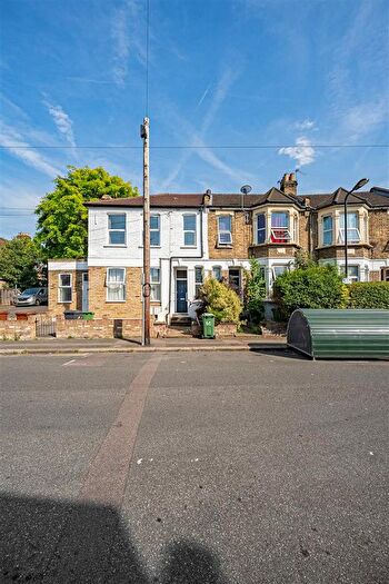 3 Bedroom Flat To Rent In Newport Road, Leyton, E10