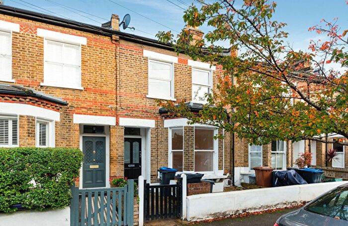 1 Bedroom Flat To Rent In Gladstone Road, London, SW19