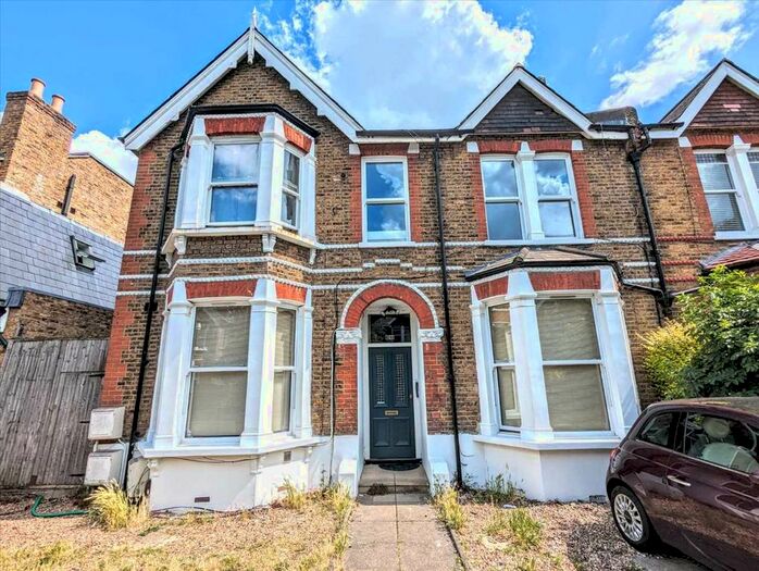 1 Bedroom Flat To Rent In Queens Road, London, SW19