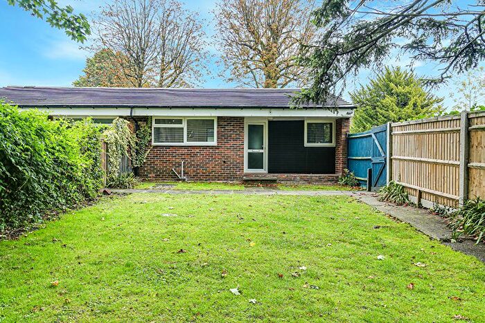2 Bedroom Semi-Detached Bungalow For Sale In Chichester Road, Croydon, CR0