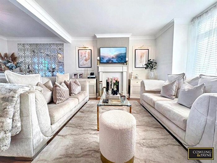 2 Bedroom End Of Terrace House For Sale In West Road, South Ockendon, RM15