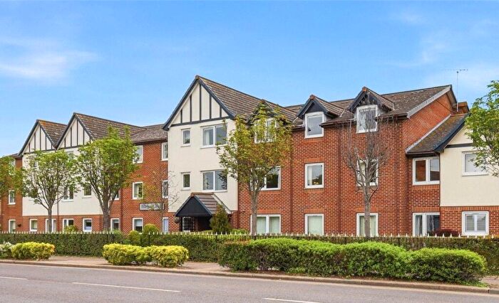 1 Bedroom Apartment For Sale In Station Road, Thorpe Bay, Essex, SS1