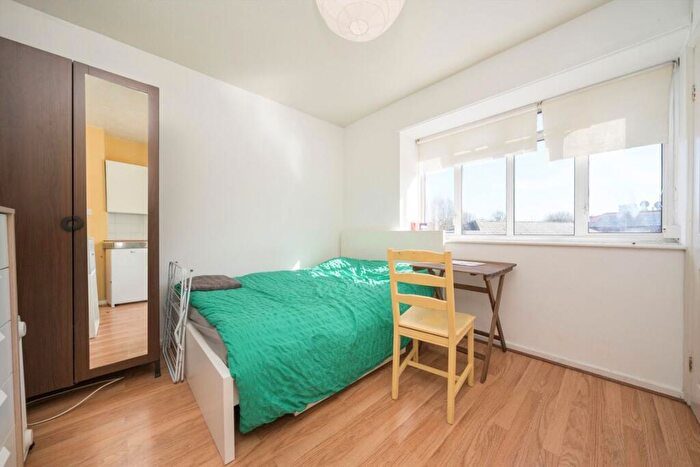 Flat To Rent In The Grange Estate, London, N2