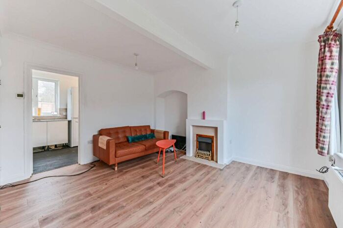 2 Bedroom End Of Terrace House To Rent In Glastonbury Road, Morden, SM4