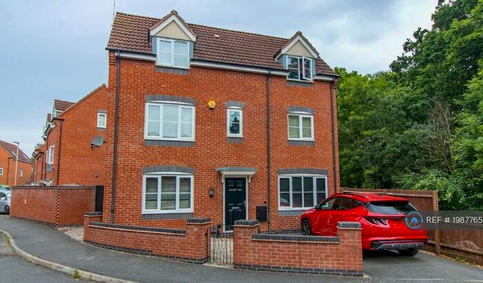 5 Bedroom Detached House To Rent In Thornborough Way, Hamilton, Leicester, LE5