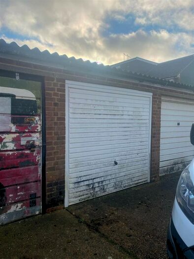 Garage / Parking To Rent In Nursery Gardens, Wick, Littlehampton, BN17