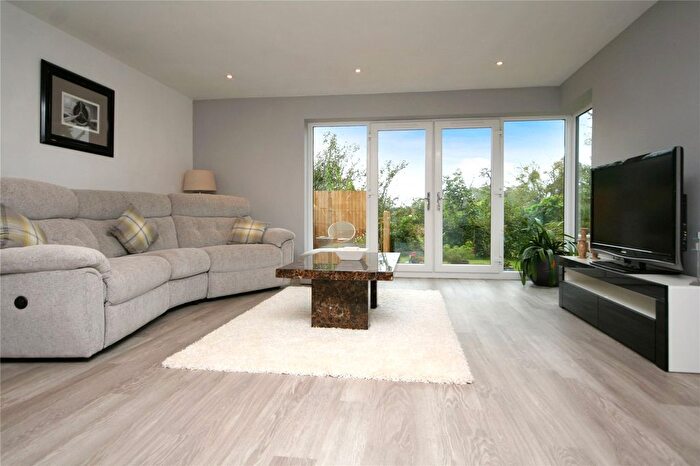 3 Bedroom Link Detached House To Rent In Queens Head Close, Aston Cross, Tewkesbury, Gloucestershire, GL20