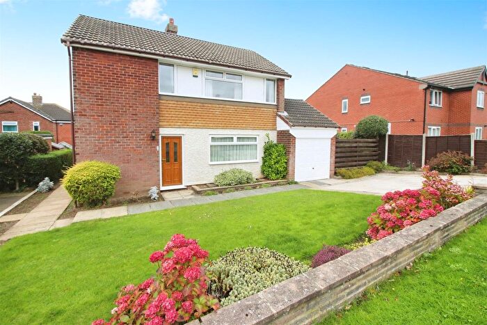 3 Bedroom Detached House For Sale In Grange Avenue, Garforth, Leeds, LS25