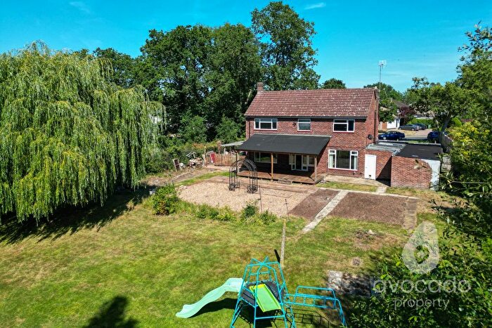 4 Bedroom Detached House For Sale In Darby Green Lane, Blackwater, Camberley, Hampshire, GU17