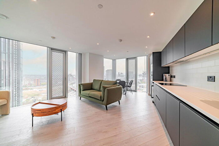 2 Bedroom Apartment To Rent In Vista River Gardens, Trinity Way, Manchester, M3