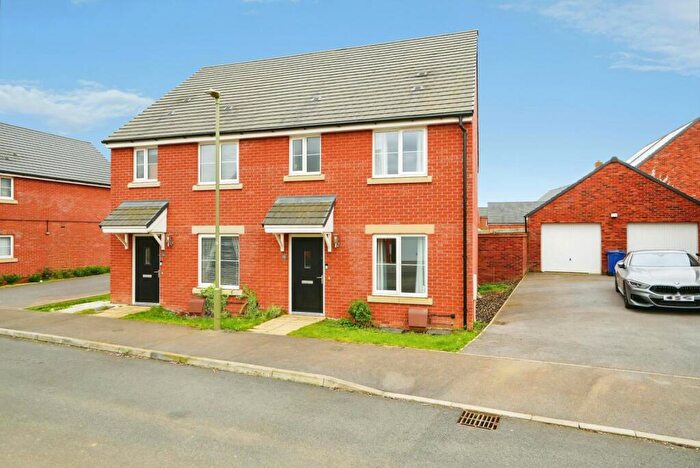 3 Bedroom Semi Detached House For Sale In Poulter Road, Banbury, Oxfordshire, OX16