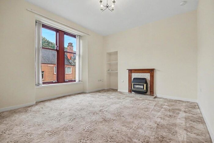 2 Bedroom Flat To Rent In South Street, Inverclyde, Greenock, PA16