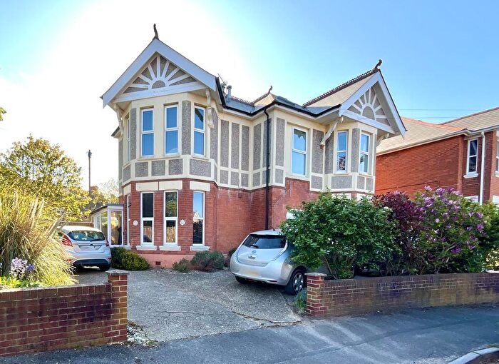 2 Bedroom Flat For Sale In New Park Road, Southbourne, BH6