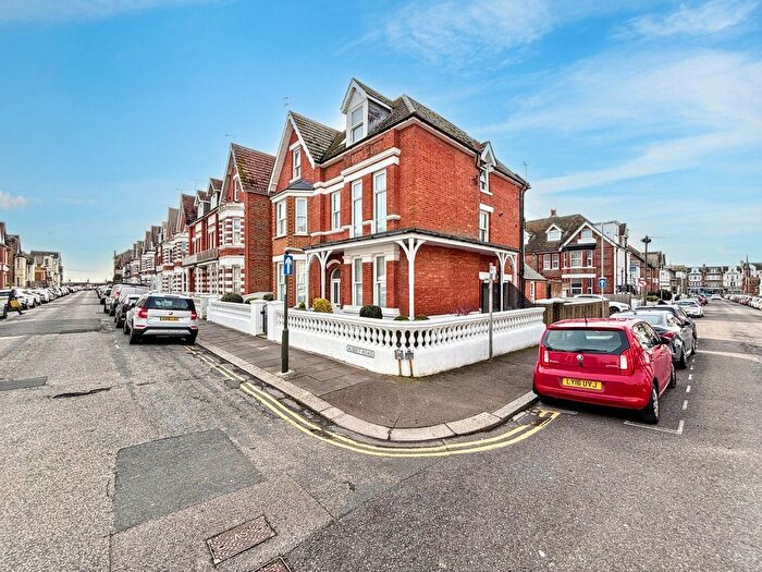 2 Bedroom Flat For Sale In Albert Road, Bexhill-On-Sea, TN40