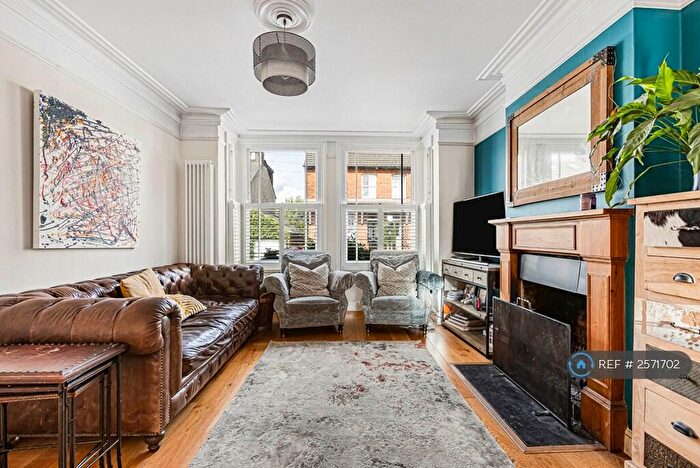 4 Bedroom Semi-Detached House To Rent In Folly Avenue, St. Albans, AL3