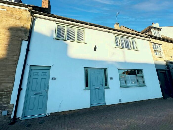 3 Bedroom Terraced House To Rent In High Street, Olney, MK46