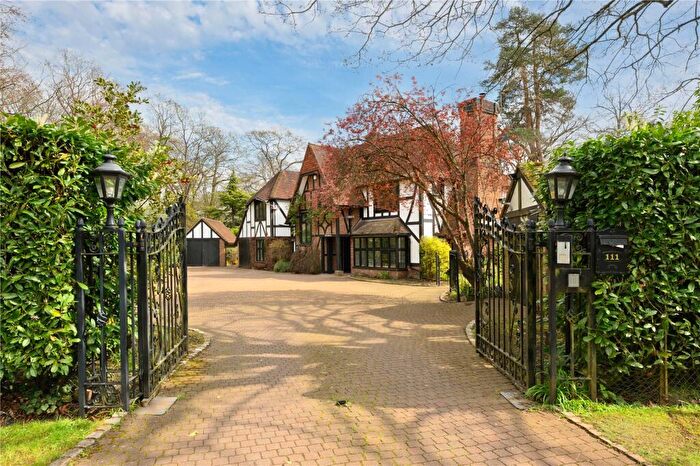 5 Bedroom Detached House To Rent In Silverdale Avenue, Walton-on-Thames, Surrey, KT12