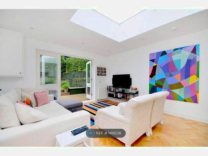 2 Bedroom Flat To Rent In Ellerslie Road, London, W12