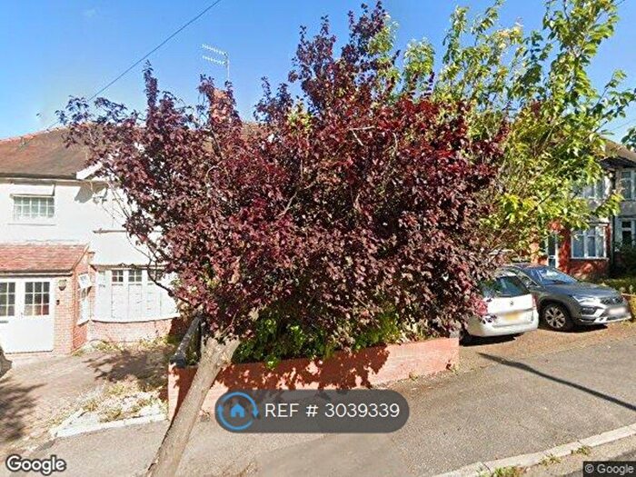 4 Bedroom Semi Detached House To Rent In Wardown Crescent, Luton, LU2