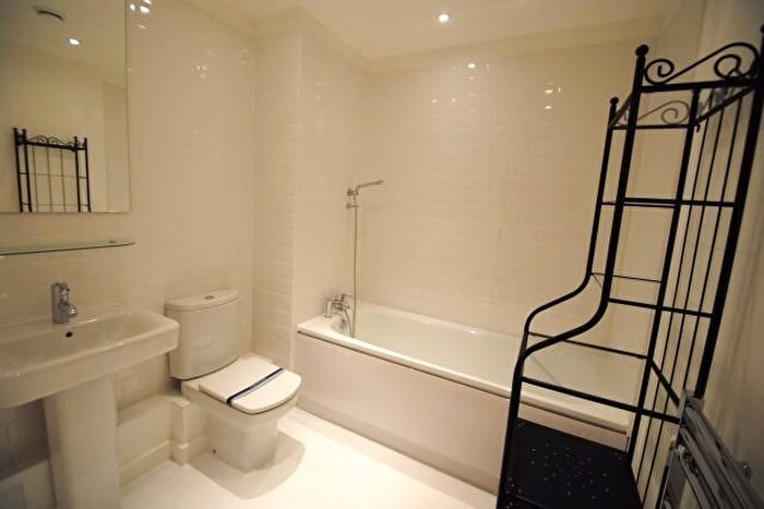 2 Bedroom Flat To Rent In Barge Walk, City Peninsula, London, SE10