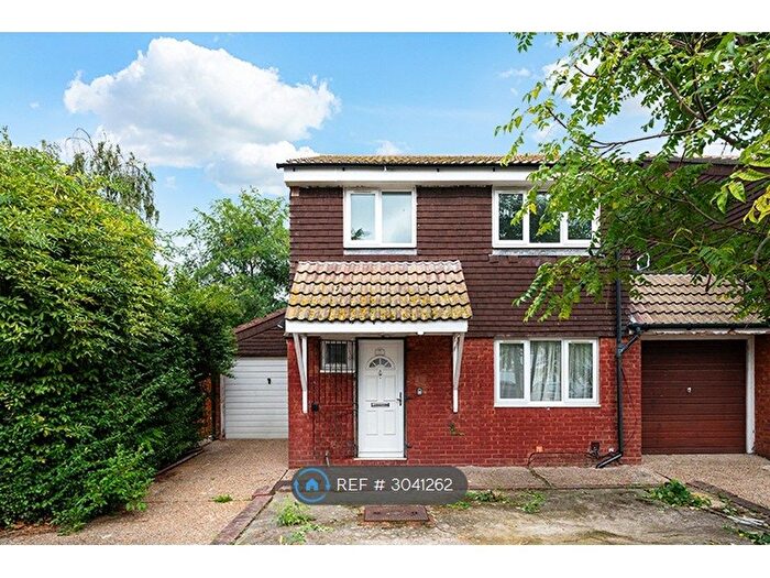 4 Bedroom Semi-Detached House To Rent In St Helens Road, Erith, DA18